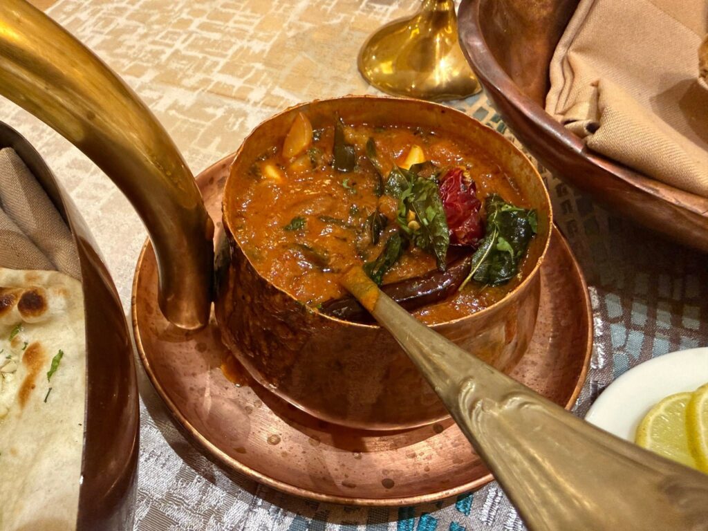 How to eat food when traveling in India